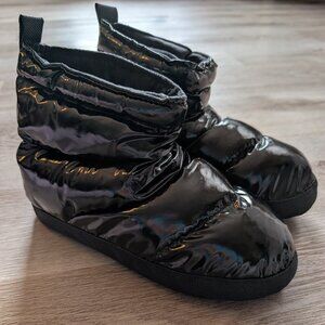 Capezio Kids Black Puffer Slippers